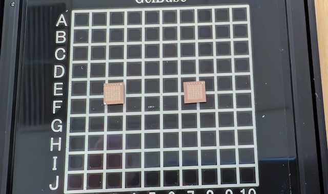 ほぼ既製品のみで冷却装置を含む量子コンピュータの周辺機器を構成、半導体量子コンピュータの量産と納品が加速する